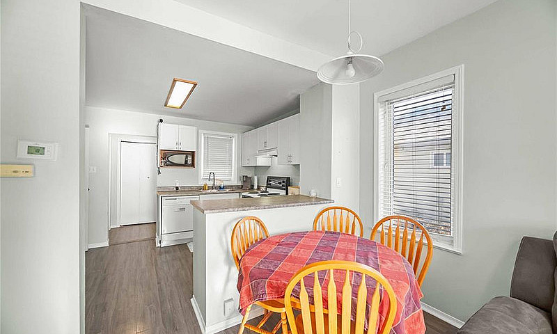 4-Bedroom House In S...