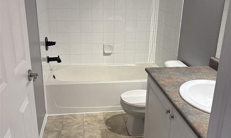 Stunning 2 Bedroom, ...