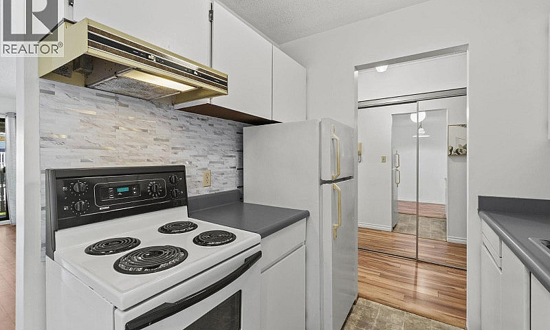 315 310 W 3Rd Street...