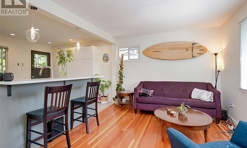 1728 Foul Bay Rd Vic...