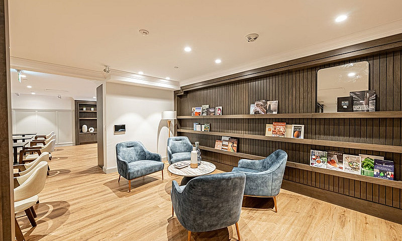 Large 2 Bedroom Apar...