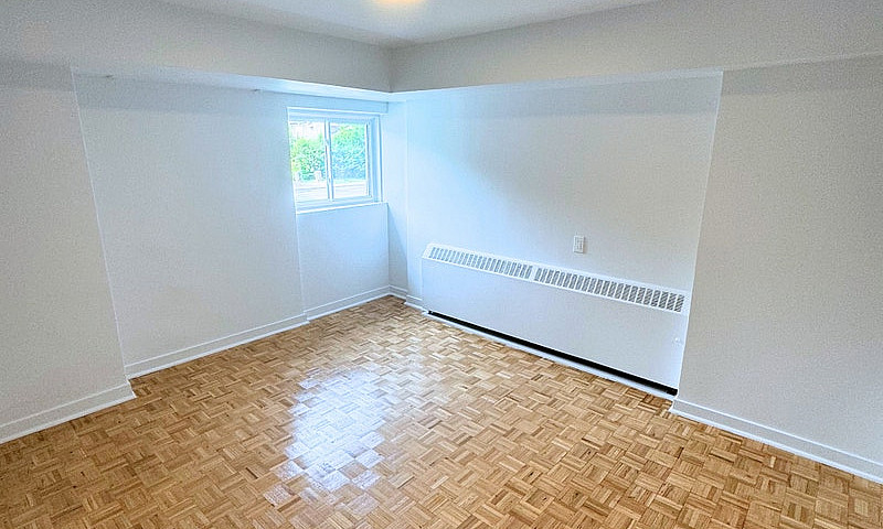 Renovated 3.5 Availa...