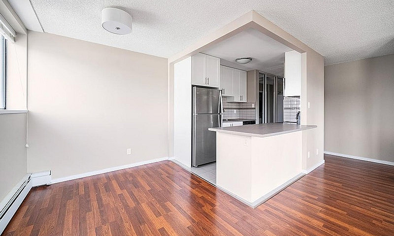 1 Bedroom Den Apartm...