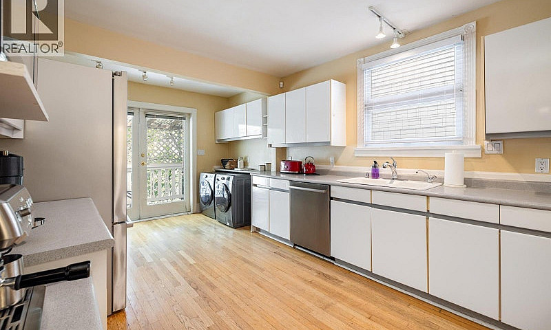 4343 11Th Avenue Van...