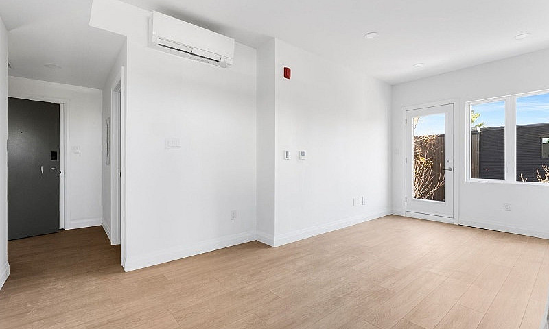 368 Tweedsmuir Avenu...