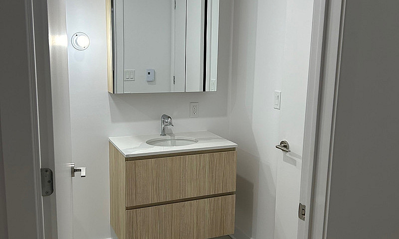 Urgent-Luxueux Condo...