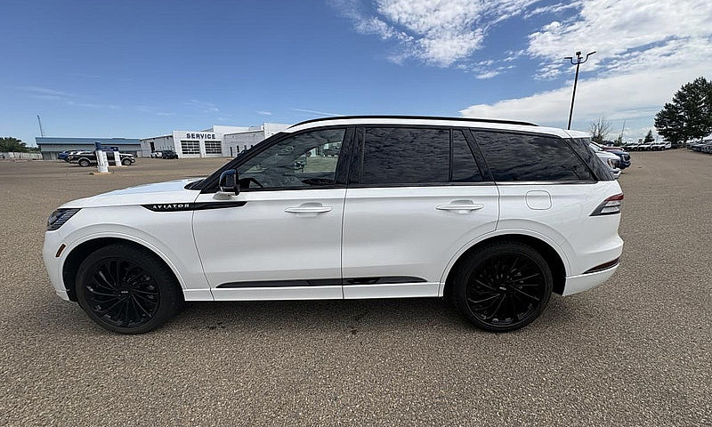 2025 Lincoln Aviator...