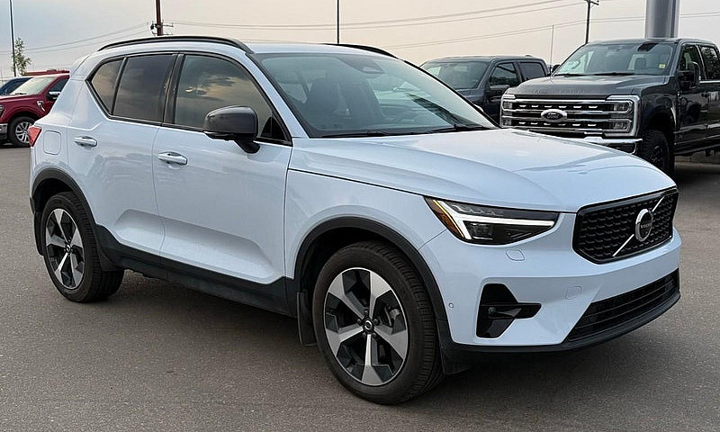 2024 Volvo Xc40 B5 P...