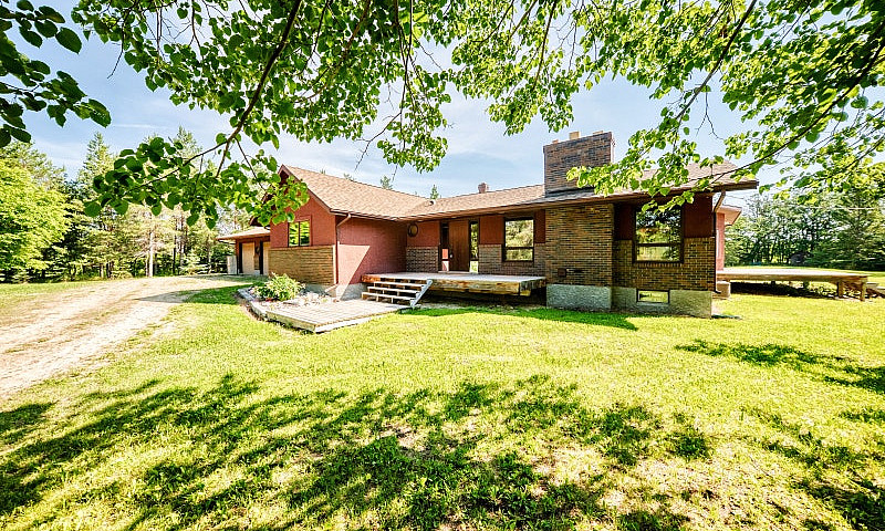 Sprawling Bungalow O...