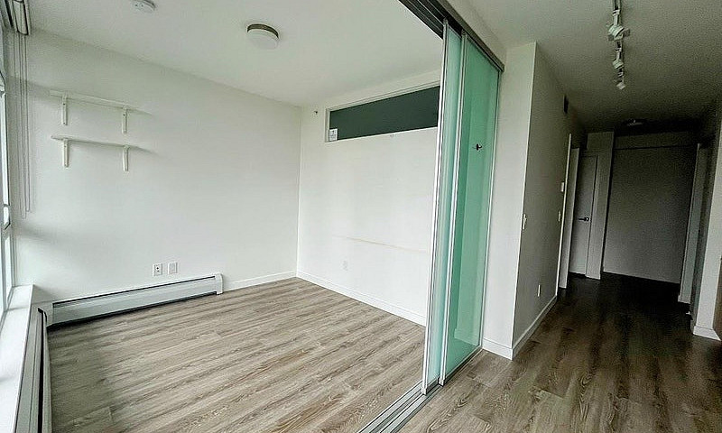 806 13350 Central Av...