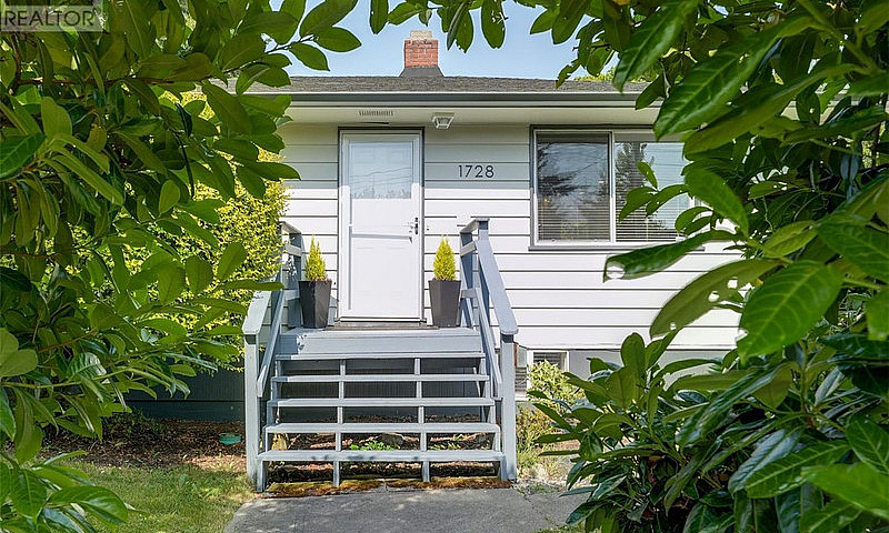 1728 Foul Bay Rd Vic...