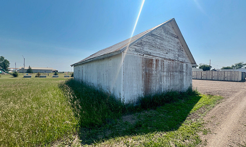 207 Coteau Street - ...