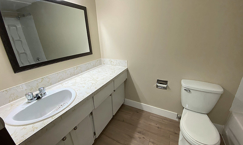 Spacious 1 Bedroom 1...