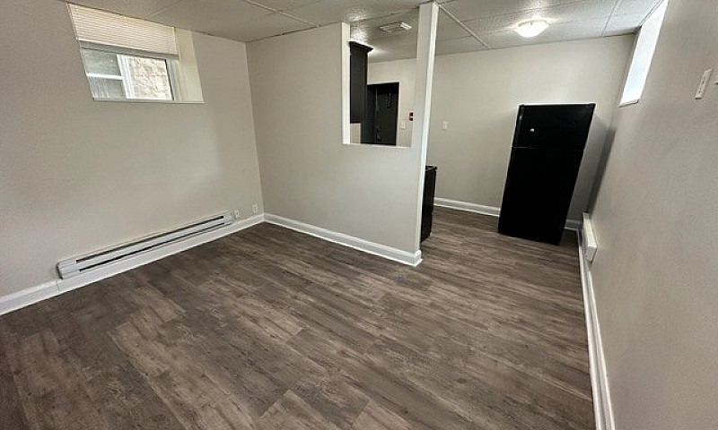 Rare Find - 3 Br Ava...