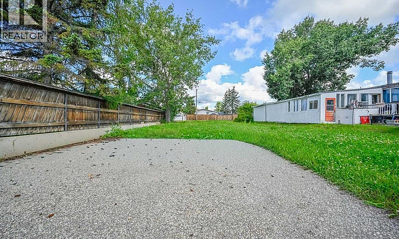 4429 51 Avenue Valle...