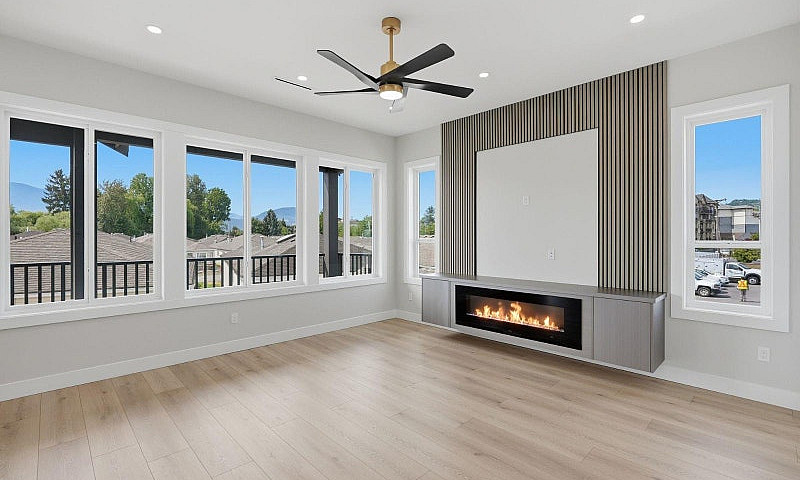 46046 Southlands Cre...