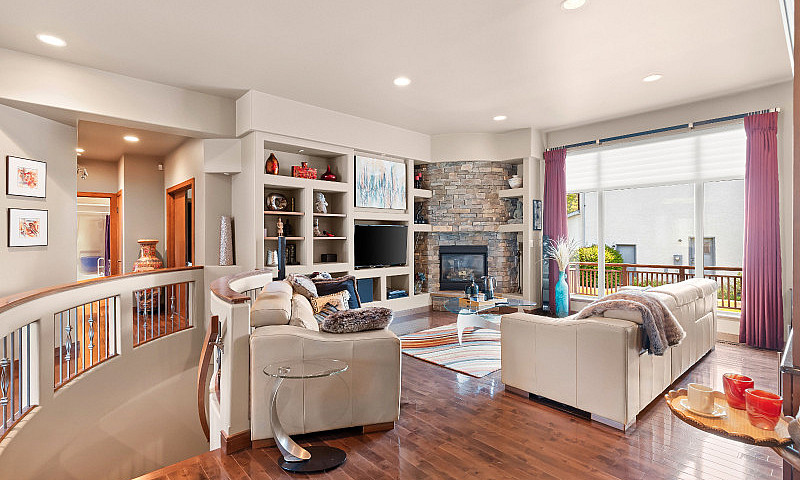 Custom 3-Bdrm Home W...