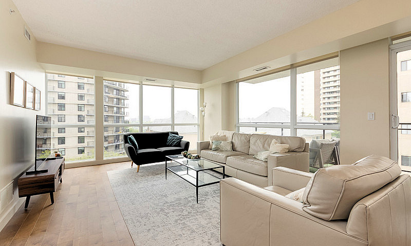 Stunning Corner Unit...