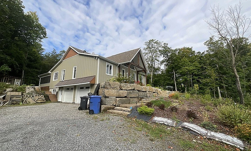 $1,310,000 - Bungalo...