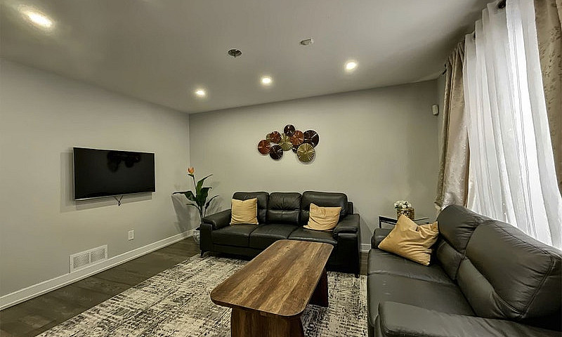 $625,000 - Semi-Deta...