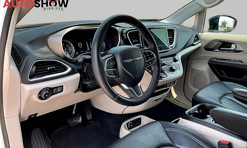 2024 Chrysler Pacifi...