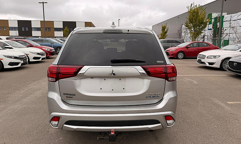 2018 Mitsubishi Outl...