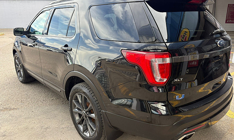 2017 Ford Explorer E...