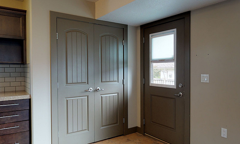 #1748- 2 Bedroom Low...