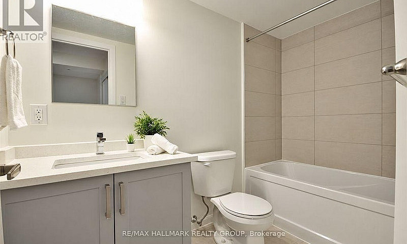 001 - 351 Croydon Av...