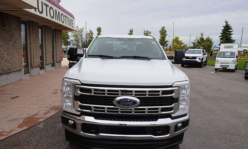 2024 Ford F-350 V8 4...