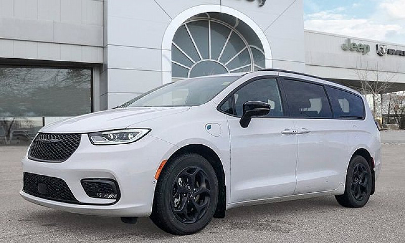 2024 Chrysler Pacifi...