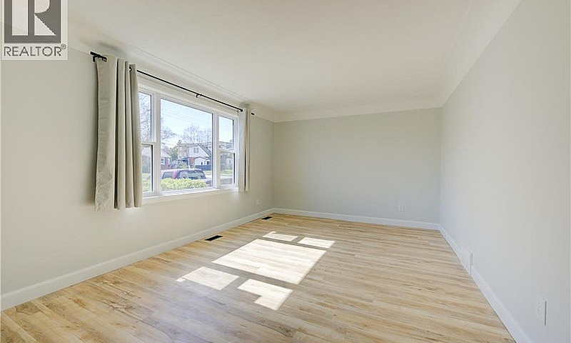 320 Highland Road E ...