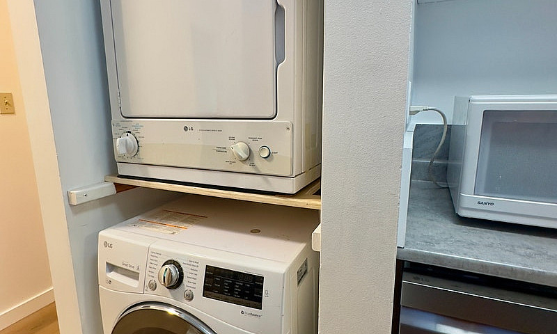 915 Sq Ft Condo Near...