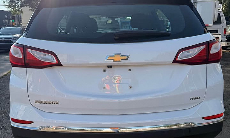 2018 Chevy Equinox 1...