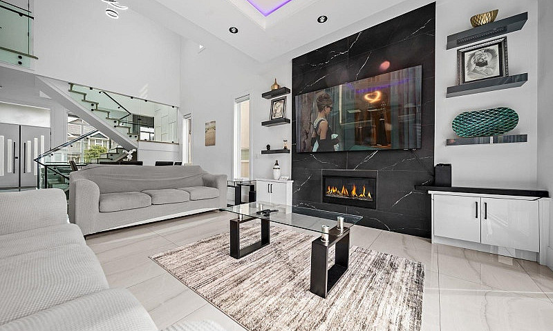 1725 167 Street Surr...