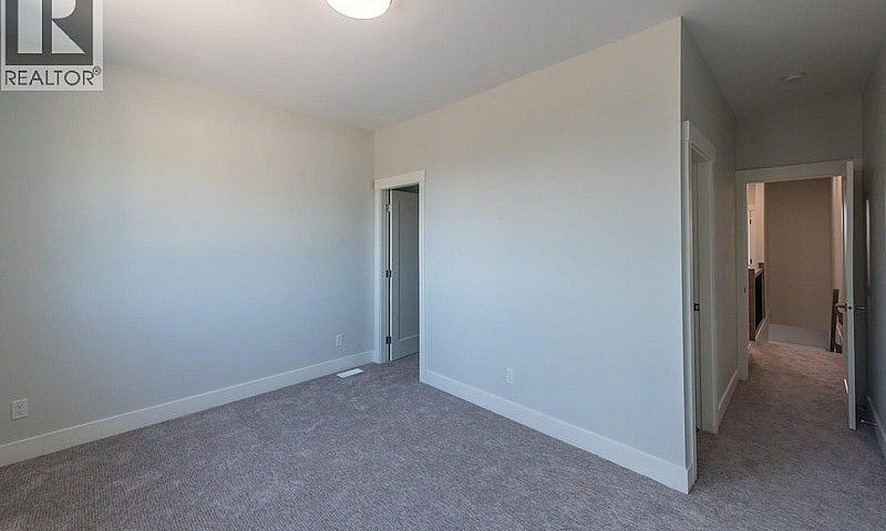 742 Kamloops Avenue ...