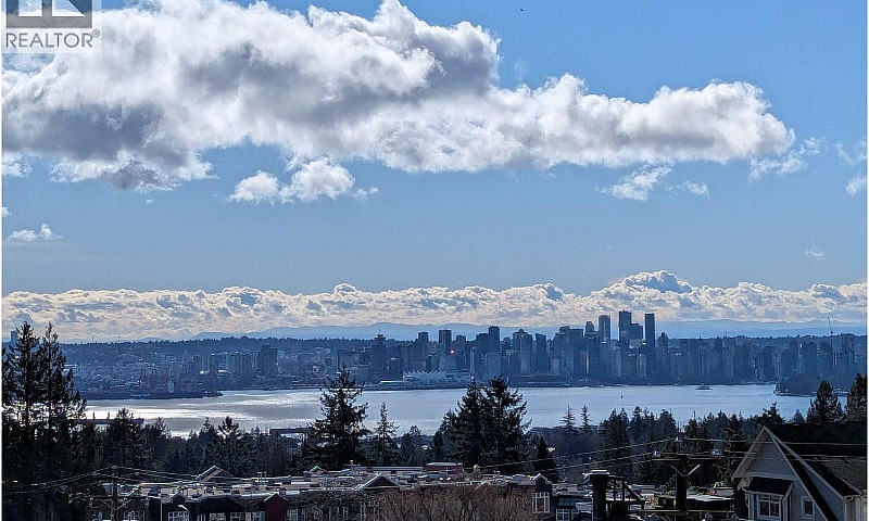 318 3080 Lonsdale Av...