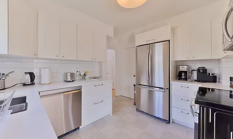 5-Bedroom, 4-Bathroo...