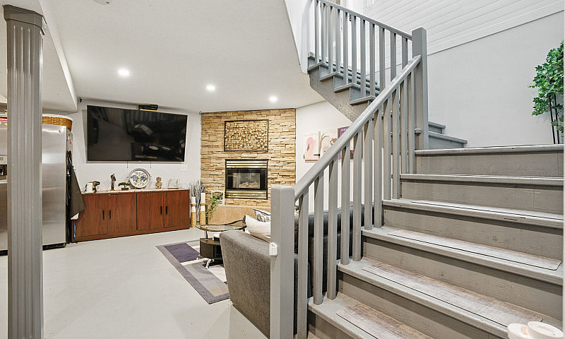 33 5Th Ave North Mar...