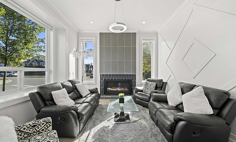 21070 76A Avenue Lan...