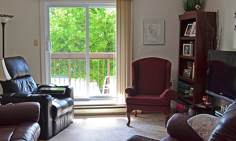 Spacious Suites Alon...