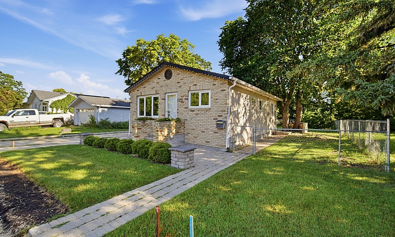Affordable Selkirk 3...