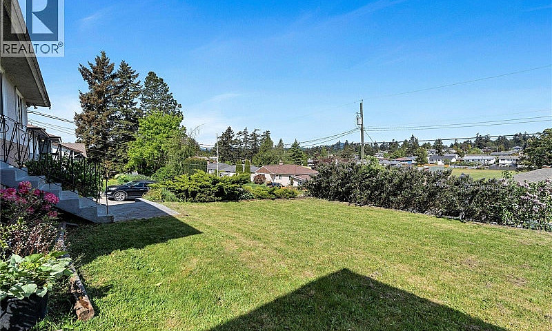 565 Baker St Saanich...