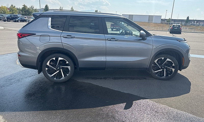 2023 Mitsubishi Outl...