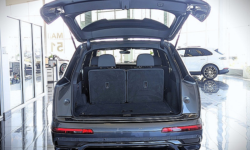 2023 Audi Q7 Progres...