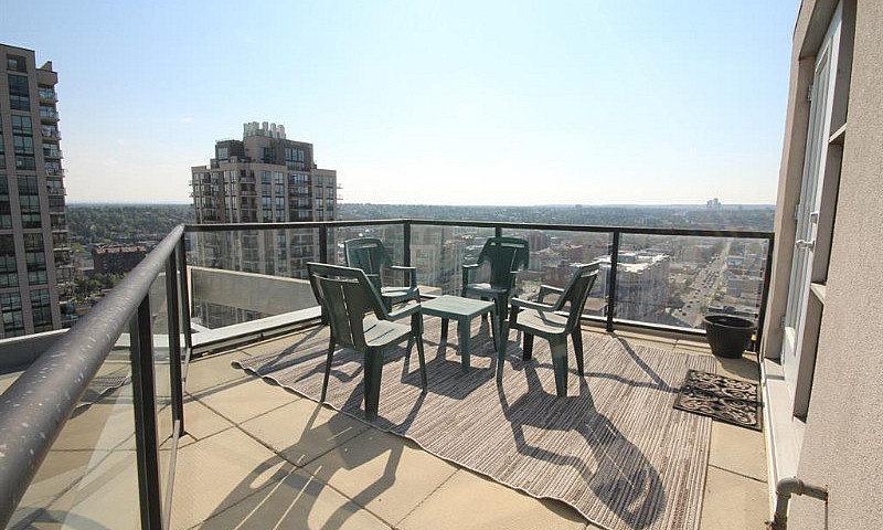 Dt Rooftop Condo 146...