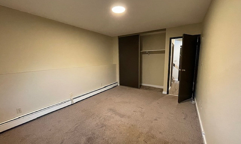 Spacious 2 Level 2 B...