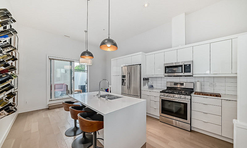Modern 2 Bed 3 Bath ...