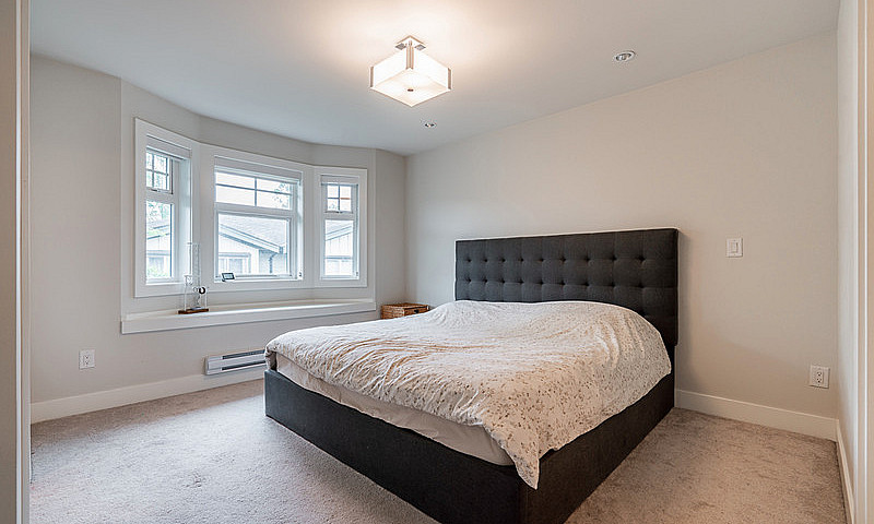 3Bd/3 Full Bath Town...