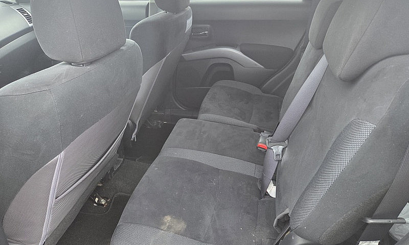 2009 Mitsubishi Outl...